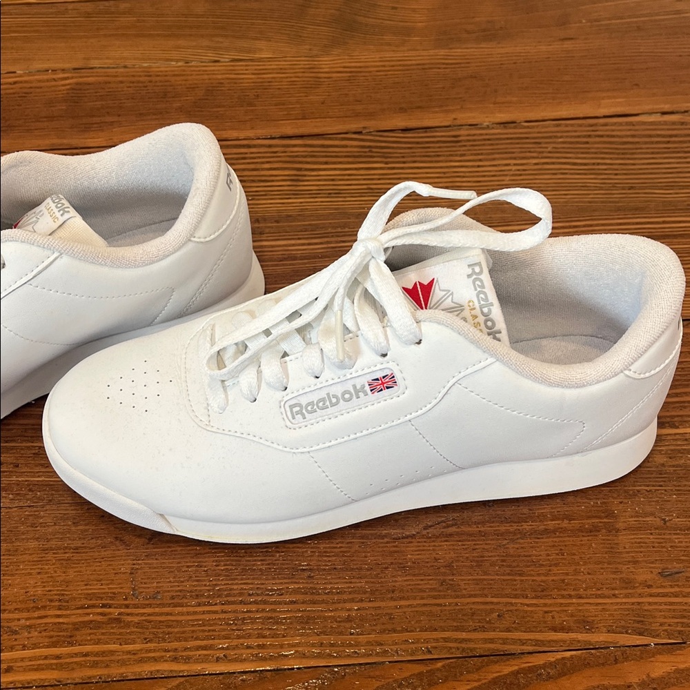 Classic Reebok - Picture 2 of 3